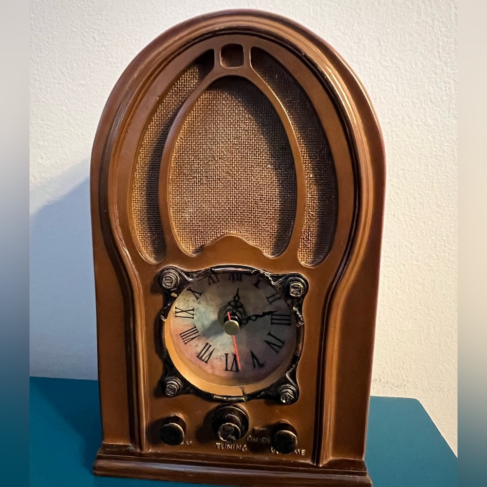 Home Interiors Vintage Brown Arch Wall Clock. Works